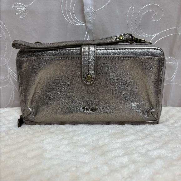 The Sak Silver Metallic Wallet//Wristlet - Picture 1 of 13
